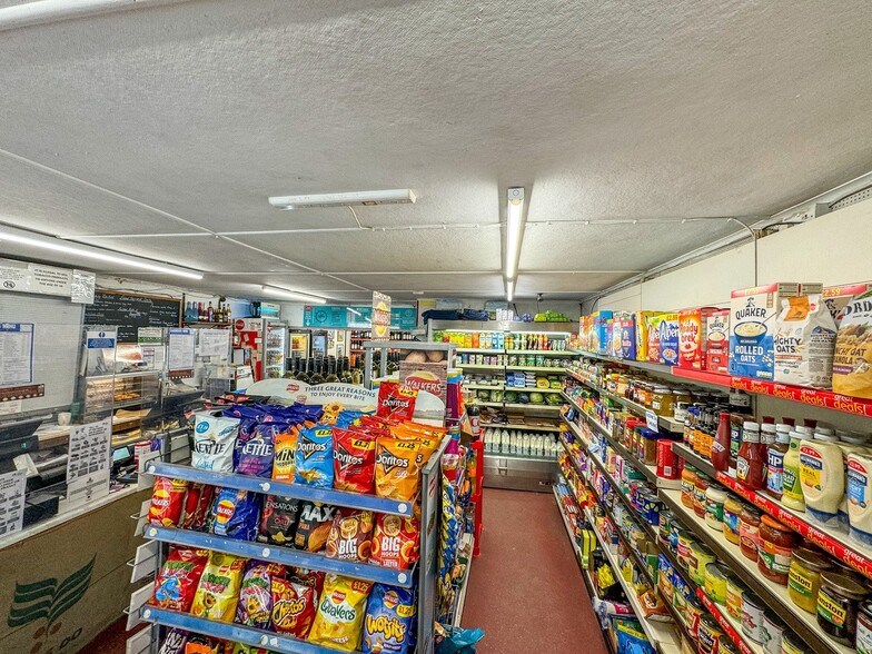 Canton St, Gorran Haven for lease - Interior Photo - Image 3 of 6