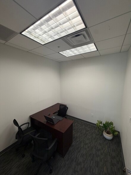 1600 Ponce De Leon Blvd, Coral Gables, FL for lease - Building Photo - Image 2 of 27