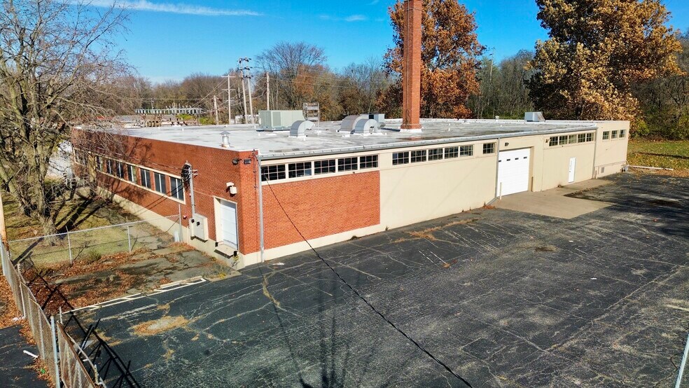 2044 N Walnut Grove Ave, Decatur, IL à louer - Photo du bâtiment - Image 2 de 22