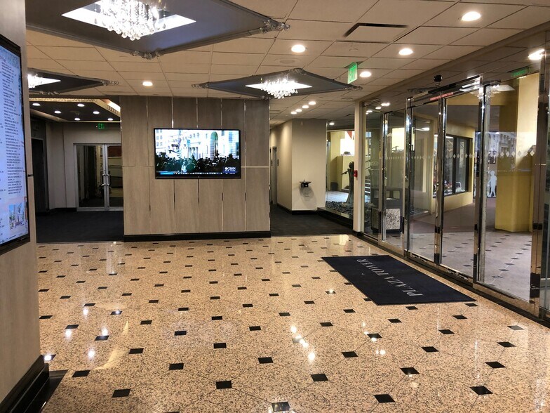 111 2nd Ave NE, Saint Petersburg, FL à louer - Photo intérieure - Image 3 de 15