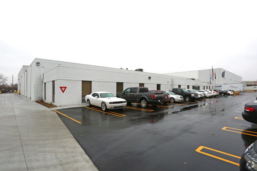 36930 Industrial Rd, Livonia, MI for lease - Building Photo - Image 1 of 5