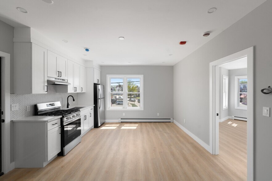 735 Broadway, Pawtucket, RI à vendre - Photo du bâtiment - Image 2 de 18