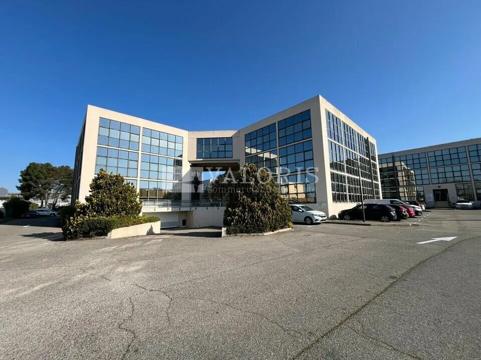 Office in Aix-en-Provence for lease Building Photo- Image 1 of 14