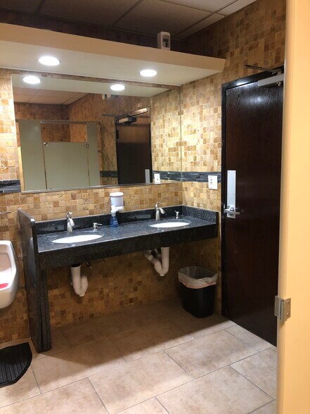 4343 Old Grand Ave, Gurnee, IL à vendre - Photo intérieure - Image 3 de 15