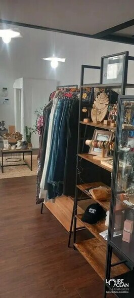 Commerce de détail dans Nantes à louer - Photo du bâtiment - Image 2 de 3