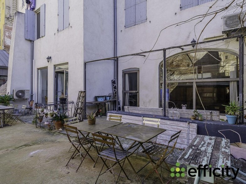 Flex in Marseille for sale - Building Photo - Image 2 of 17