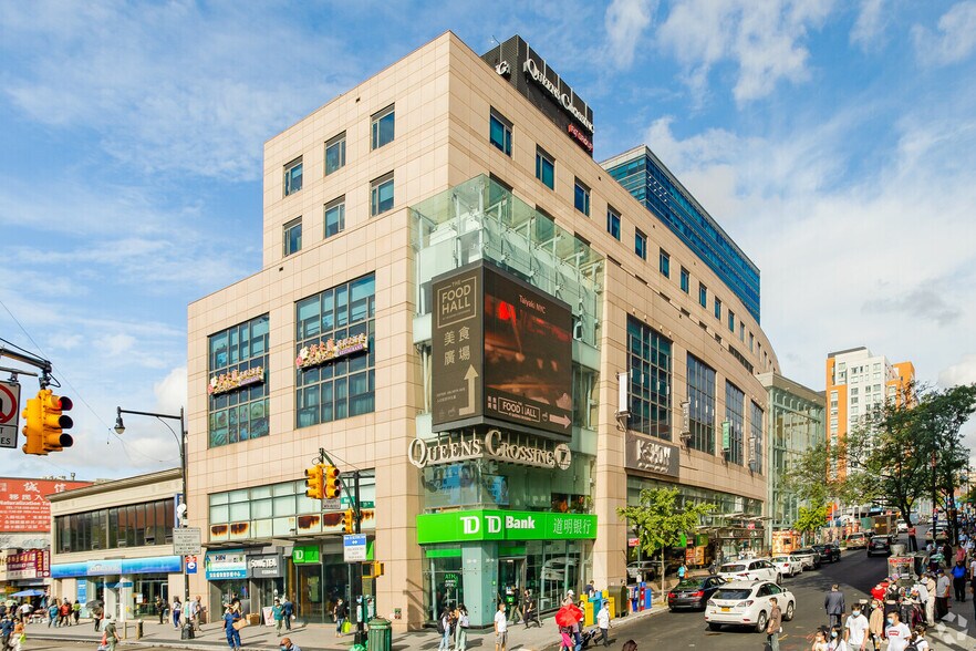 136-17 39th Ave, Flushing, NY à louer - Photo du bâtiment - Image 3 de 22