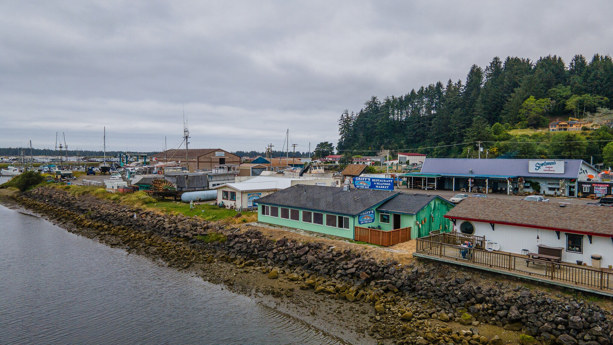 142 Bay Front Loop, Winchester Bay, OR for sale Primary Photo- Image 1 of 48
