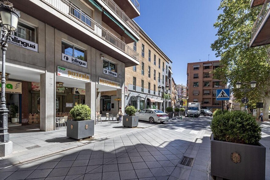 Commerce de détail dans Granada, Granada à vendre - Photo du bâtiment - Image 2 de 30