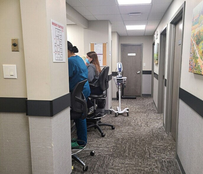 375 E Main St, Bay Shore, NY for sale - Building Photo - Image 2 of 4