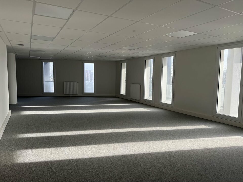 Retail in Le Havre for lease Building Photo- Image 1 of 14