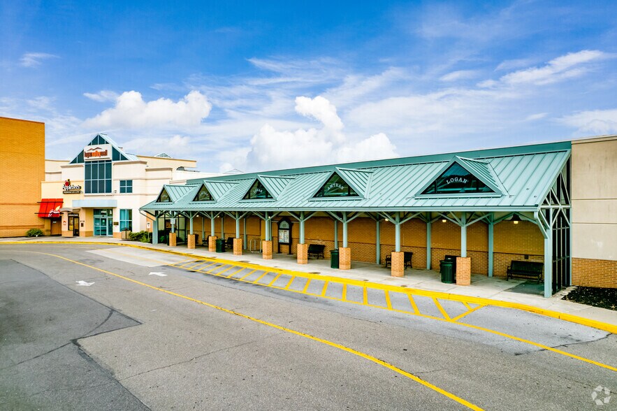101 Logan Valley Mall, Altoona, PA à louer - Photo du bâtiment - Image 2 de 12