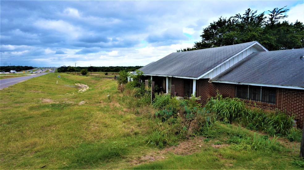 810 S Frontage Rd, Lorena, TX for sale - Primary Photo - Image 1 of 1