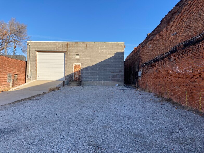 2420 E Truman Rd, Kansas City, MO à louer - Photo du bâtiment - Image 3 de 8