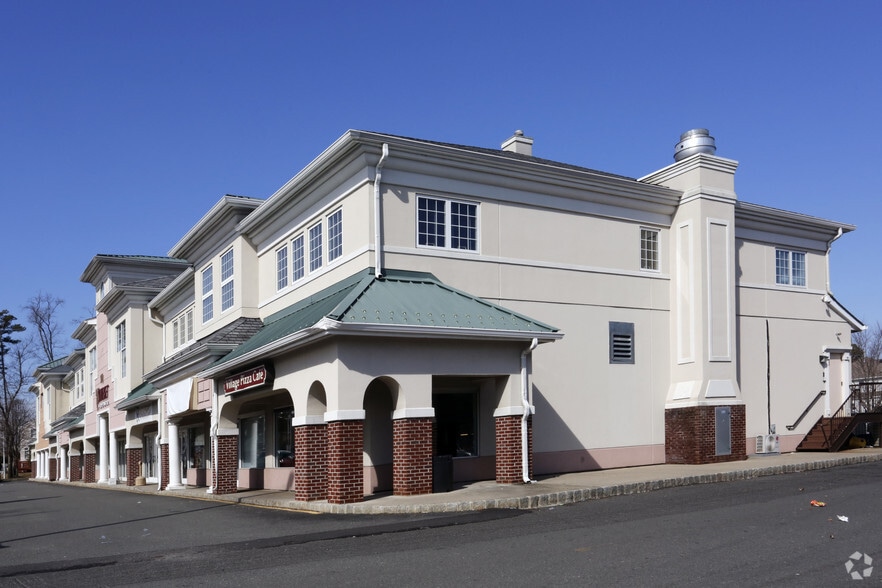 911 E County Line Rd, Lakewood, NJ for lease - Building Photo - Image 3 of 9