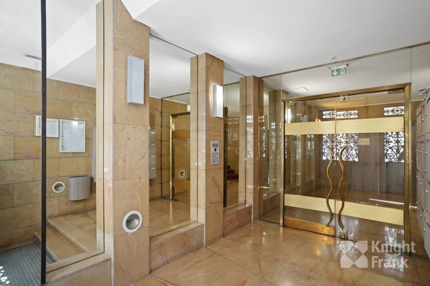 11 Rue Du Vingt-Neuf Juillet, Paris for lease - Interior Photo - Image 2 of 9