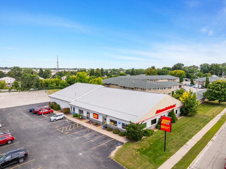 821 Lime Kiln Rd, Green Bay, WI à vendre - Photo du bâtiment - Image 3 de 29