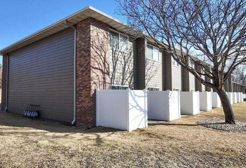 1210 S Majestic View Pl, Sioux Falls, SD à vendre - Photo du bâtiment - Image 3 de 22