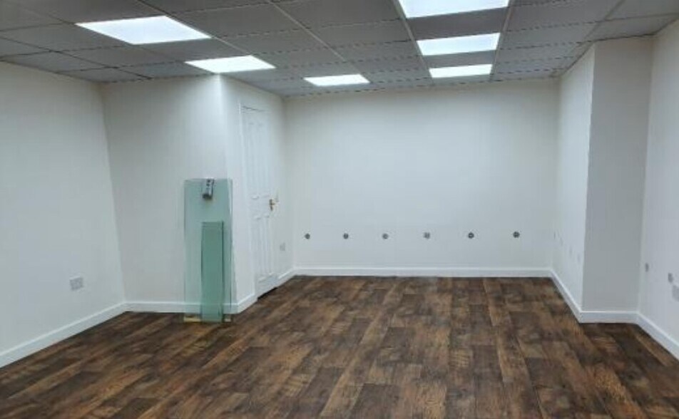 5-7 Lamb St, Hamilton à vendre - Photo intérieure - Image 2 de 4