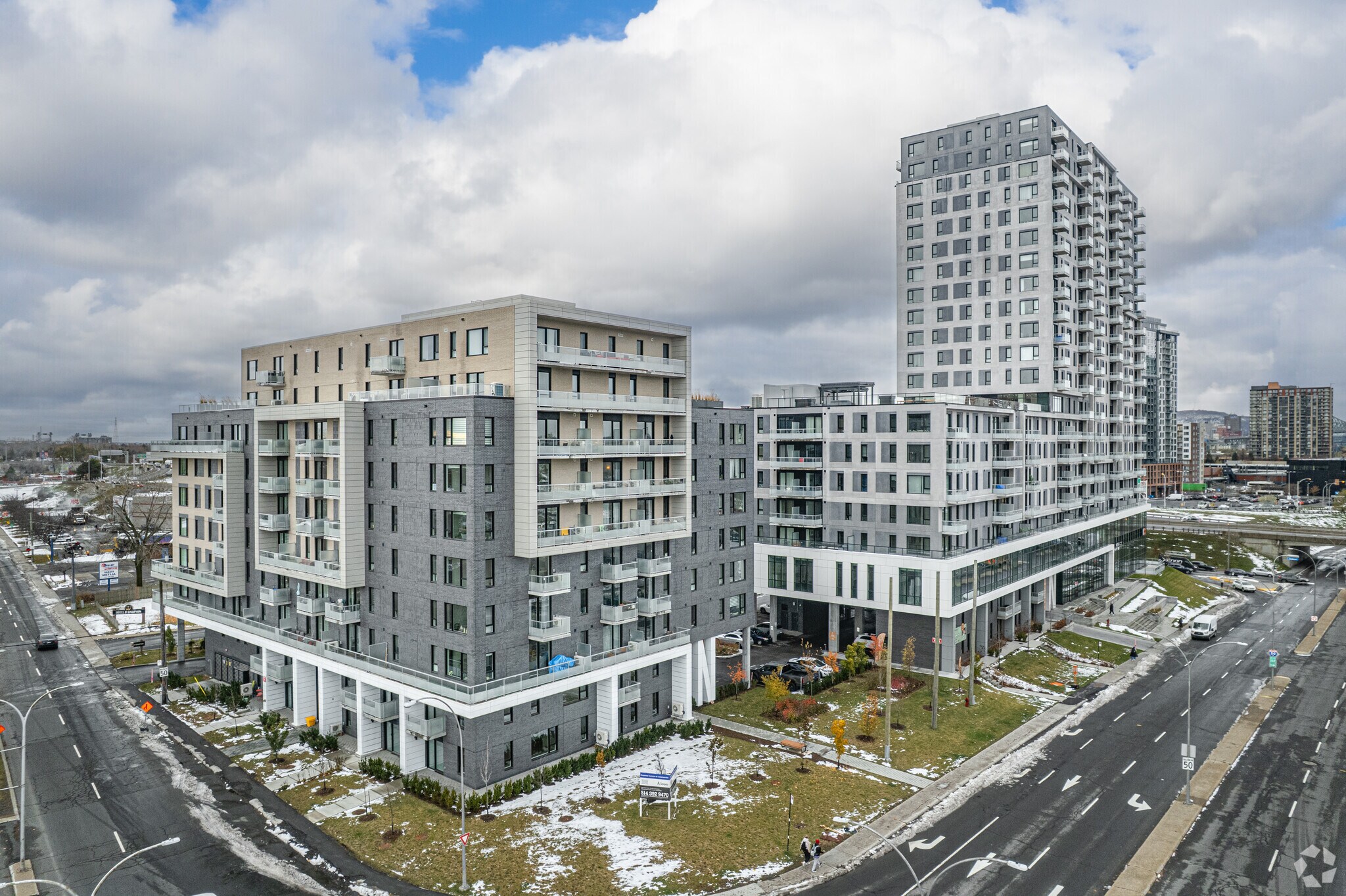 300 Pl Charles-Le Moyne, Longueuil, QC à louer Photo principale- Image 1 de 28