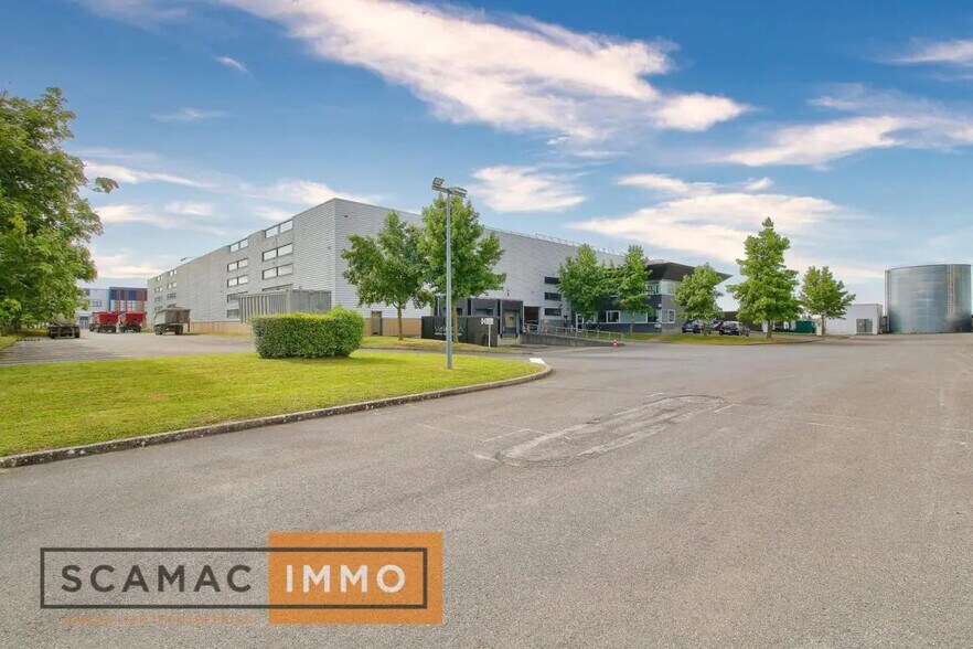 Industrial in Saint-Michel-sur-Orge for lease - Building Photo - Image 1 of 7