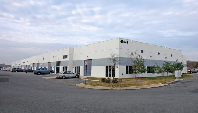 Plus de détails pour 45945 Trefoil Ln, Sterling, VA - Flex à vendre