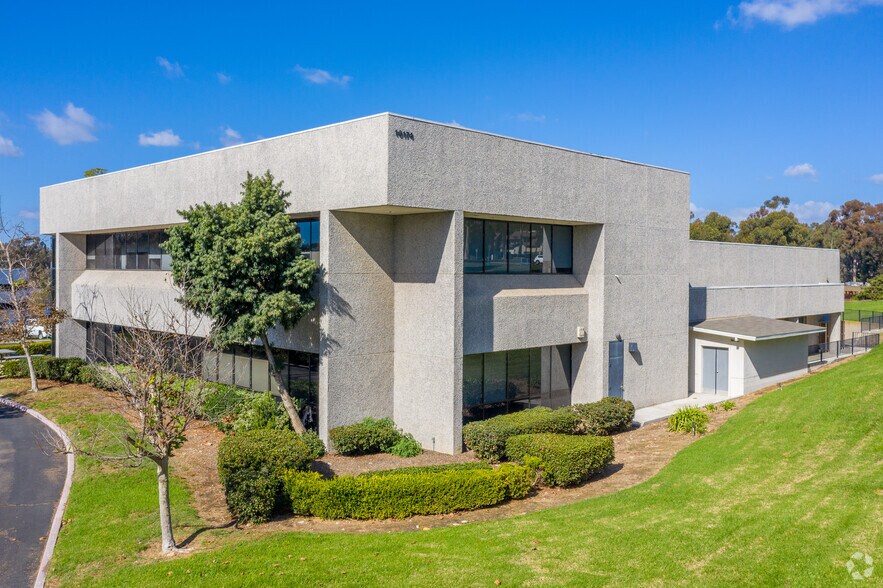 10174 Old Grove Rd, San Diego, CA à louer - Photo du bâtiment - Image 3 de 5