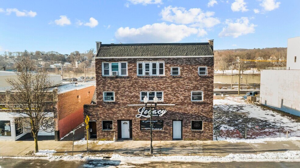 232 Main St, Ansonia, CT à vendre - Photo principale - Image 1 de 21