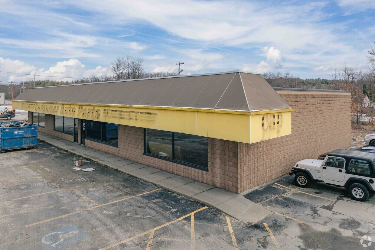 84 John Fitch Hwy, Fitchburg, MA à louer Photo principale- Image 1 de 5