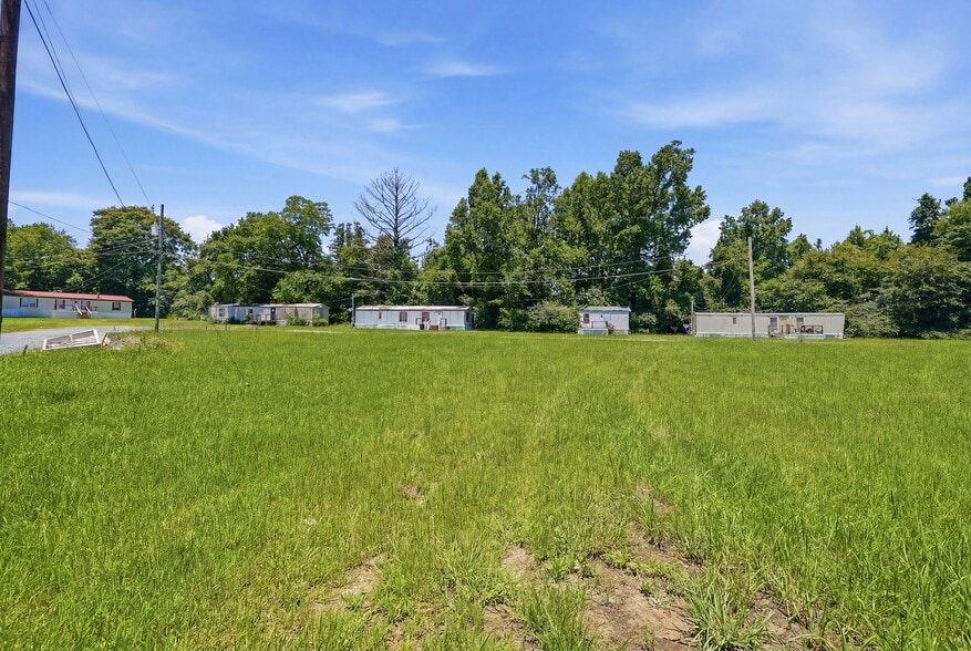 Pineview MHP Portfolio portfolio of 4 properties for sale on LoopNet.ca - Building Photo - Image 3 of 11