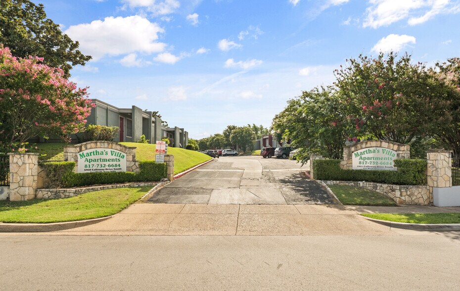 5901 S Calloway Dr, Fort Worth, TX à vendre - Photo du bâtiment - Image 1 de 13