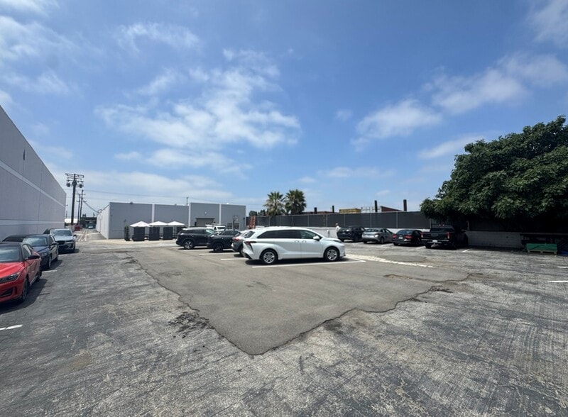 349 W 168th St, Gardena, CA for lease - Building Photo - Image 2 of 7