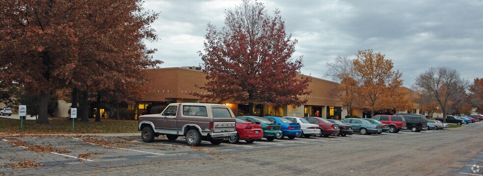 8400-8416 NW 107th Ter, Kansas City, MO for lease - Building Photo - Image 1 of 7