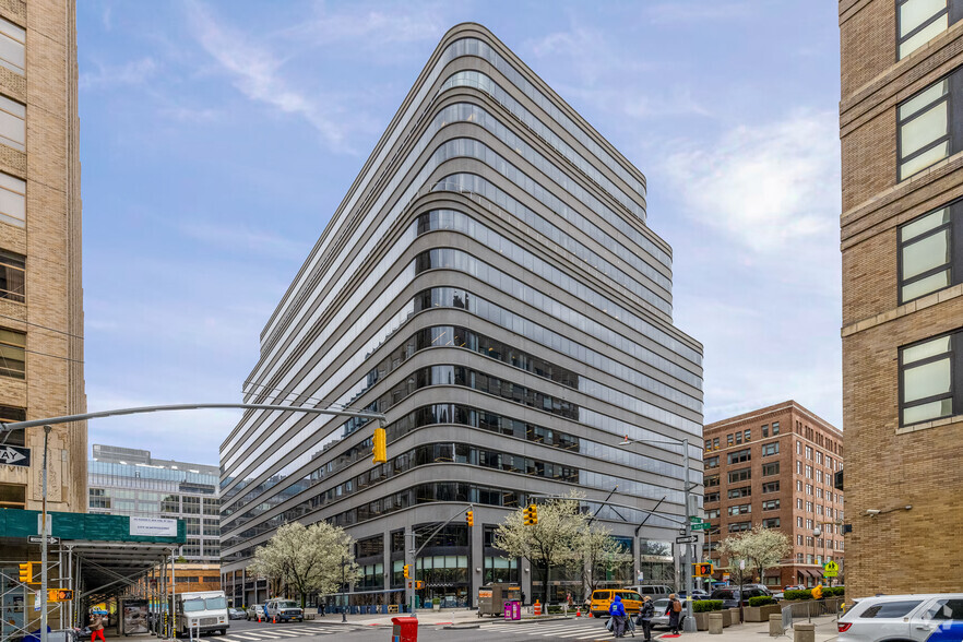 375 Hudson St, New York, NY for lease - Building Photo - Image 1 of 5