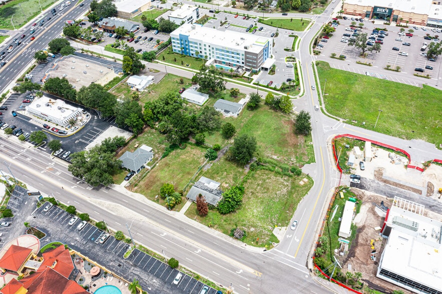 1009 Lakeland Park Center Dr, Lakeland, FL for lease - Building Photo - Image 2 of 7
