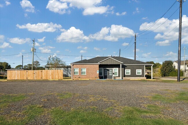 Plus de détails pour 902 S Broadway St, La Porte, TX - Bureau à vendre