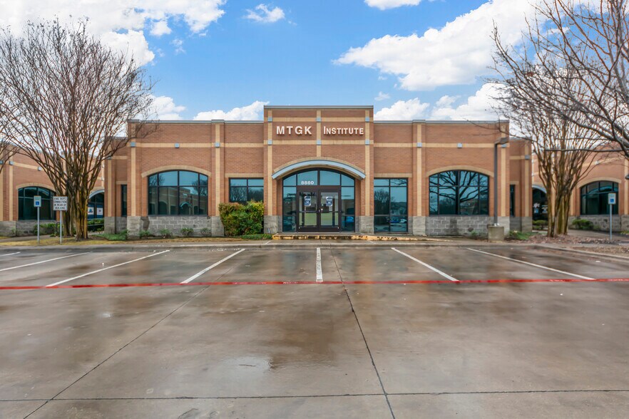 8880 N Macarthur Blvd, Irving, TX à vendre - Photo du bâtiment - Image 1 de 13