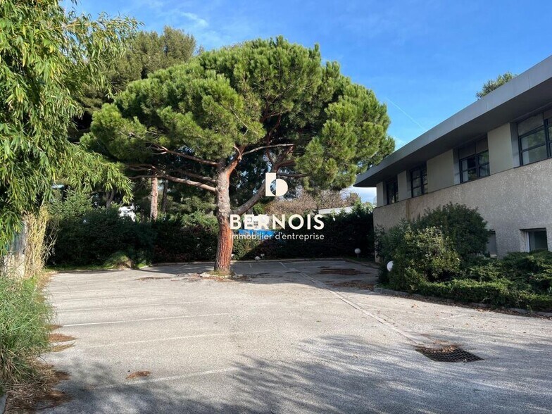 Bureau dans La Seyne-sur-Mer à louer - Photo du bâtiment - Image 2 de 14