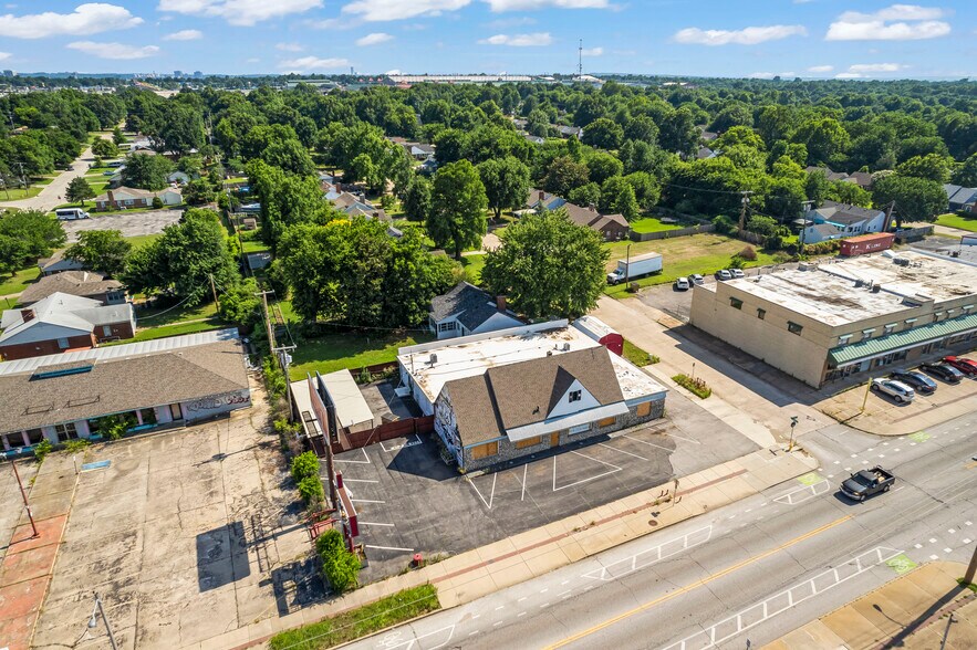 4702 E 11th St, Tulsa, OK à louer - Photo du bâtiment - Image 3 de 44