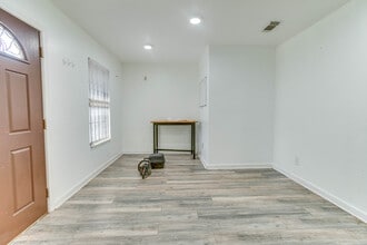 9107 Irvington Blvd, Houston, TX for lease Interior Photo- Image 2 of 18