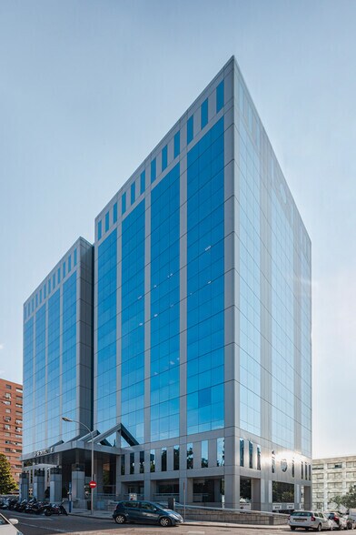 Calle José Bardasano Baos, 9, Madrid, Madrid for lease - Building Photo - Image 2 of 4