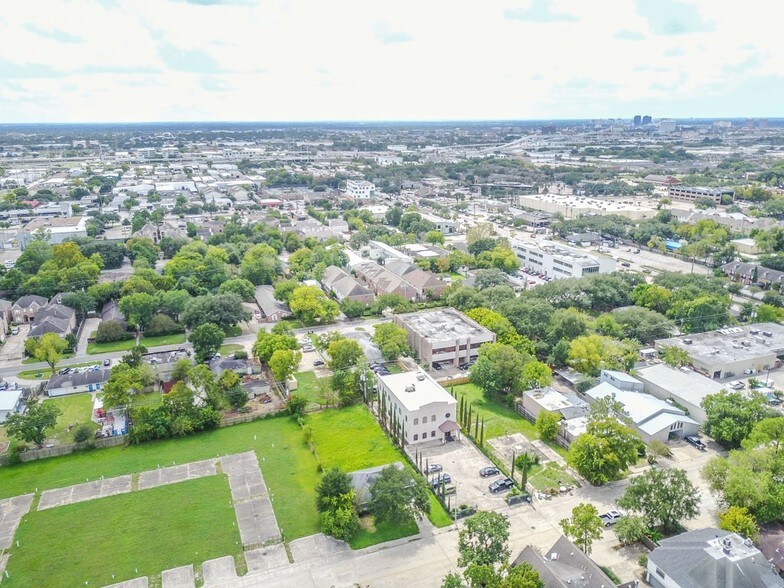 5905 Winsome Ln, Houston, TX à louer - Photo du bâtiment - Image 2 de 25