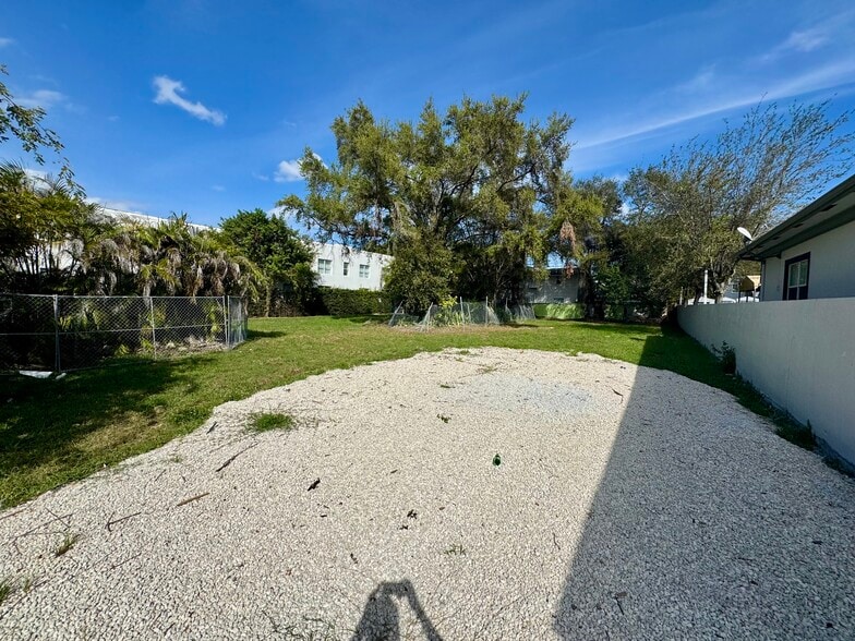 329 NW 12th Ave, Miami, FL for sale - Primary Photo - Image 1 of 6