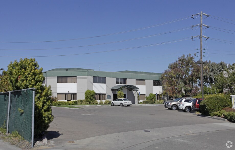 715 Comstock St, Santa Clara, CA à vendre - Photo du bâtiment - Image 3 de 3