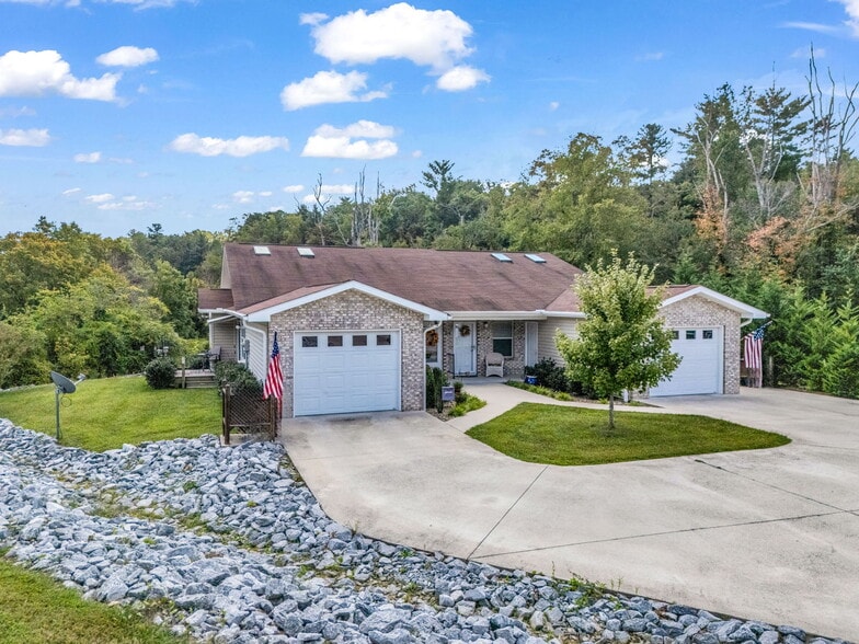 14-64 Cornerstone Way, Hendersonville, NC for sale - Building Photo - Image 3 of 10