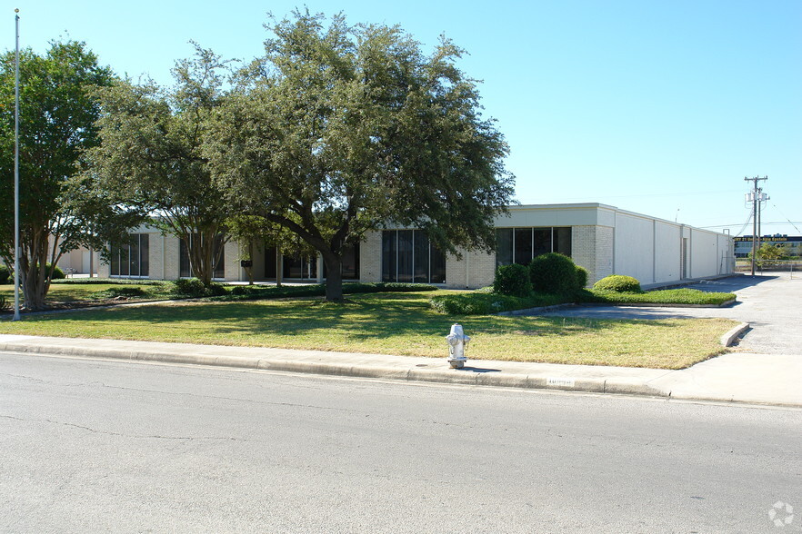 10443 Gulfdale St, San Antonio, TX for lease - Building Photo - Image 3 of 5