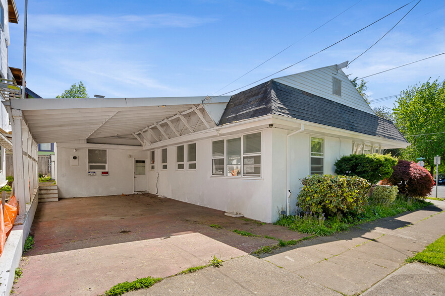 5105 SE Hawthorne Blvd, Portland, OR for sale - Building Photo - Image 2 of 10