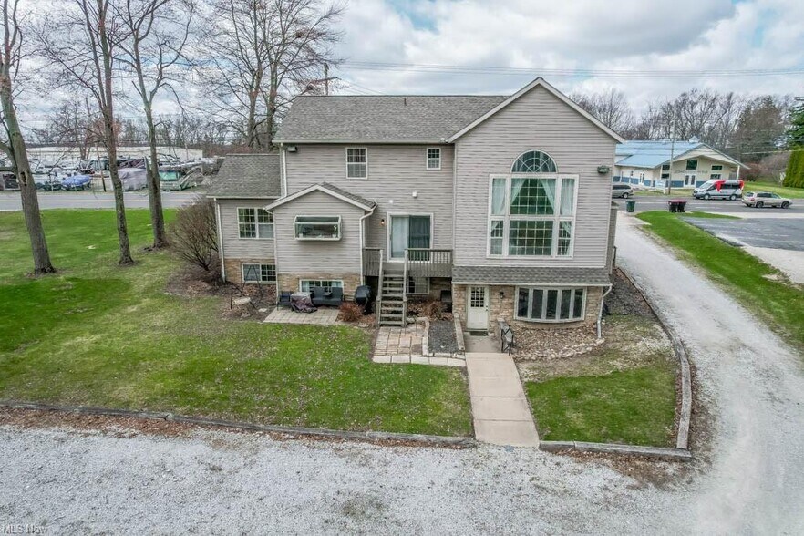11316 Cleveland Ave NW, Uniontown, OH à vendre - Photo du bâtiment - Image 3 de 45