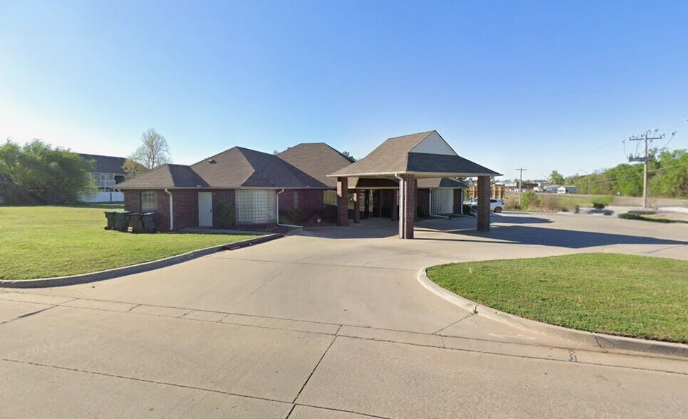 2300 S Douglas Blvd, Oklahoma City, OK for lease - Building Photo - Image 1 of 5