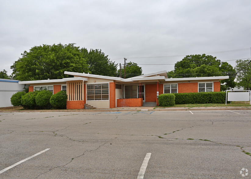 2300 9th St, Wichita Falls, TX for lease - Building Photo - Image 2 of 2